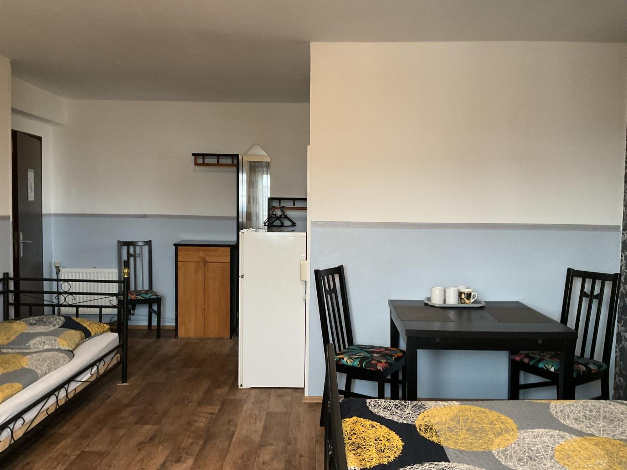 Pension&Hostel Anna - Monteurzimmer ميونيخ المظهر الخارجي الصورة